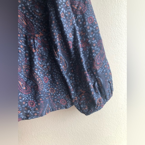 NEW Lucky Brand V Neck Floral Gray Shirt Size Medium Long Sleeve - Picture 5 of 8